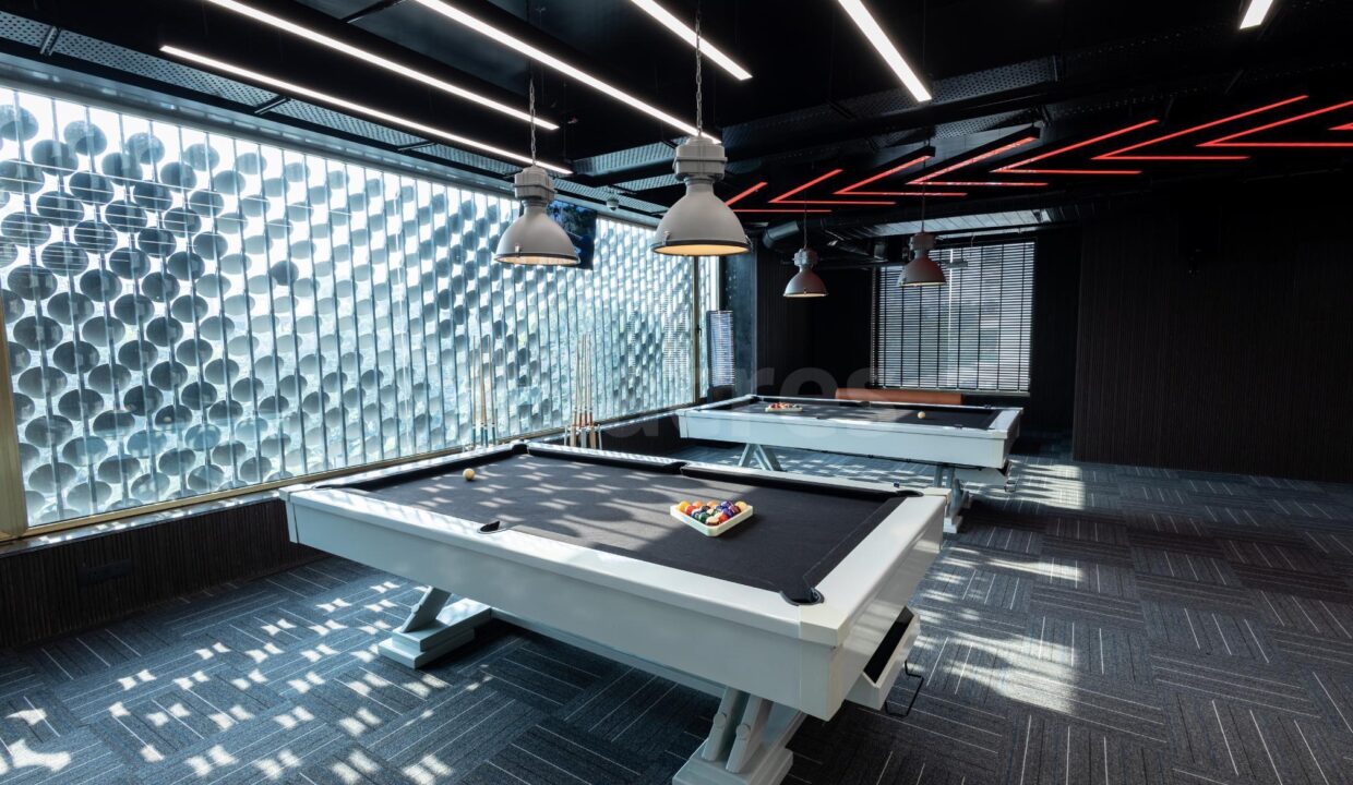 0w0b8es_1733228177_535253207_optOrig