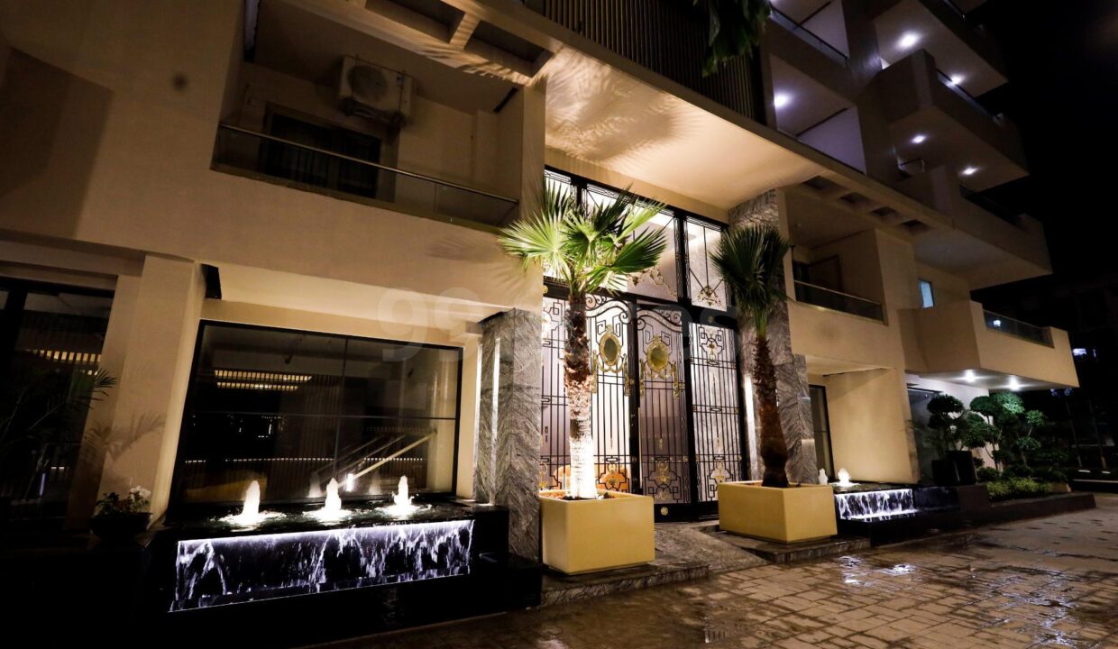 roaqxax_1733228174_535253175_optOrig